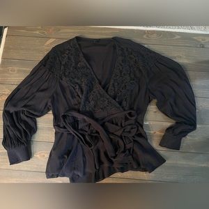 Torrid Black Crinkle Gauze Lace Wrap Top – Size 2 (2X) – Surplice